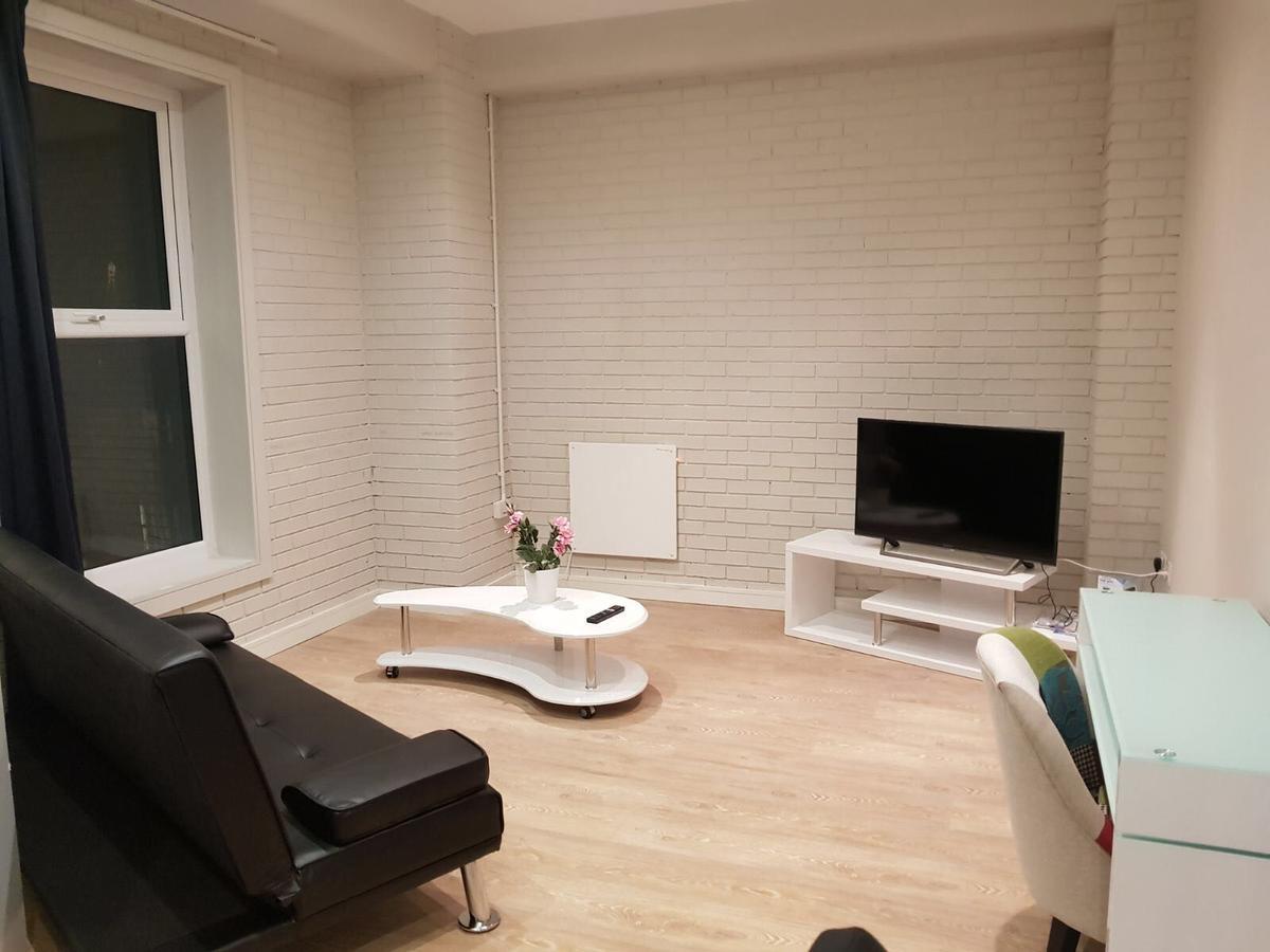 Modern Platinum Apartment Milton Keynes